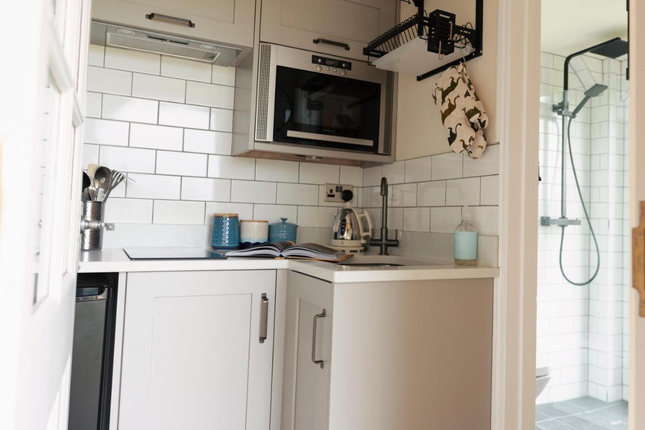 The Treehouse At Humblebee Hall Worcester Extérieur photo