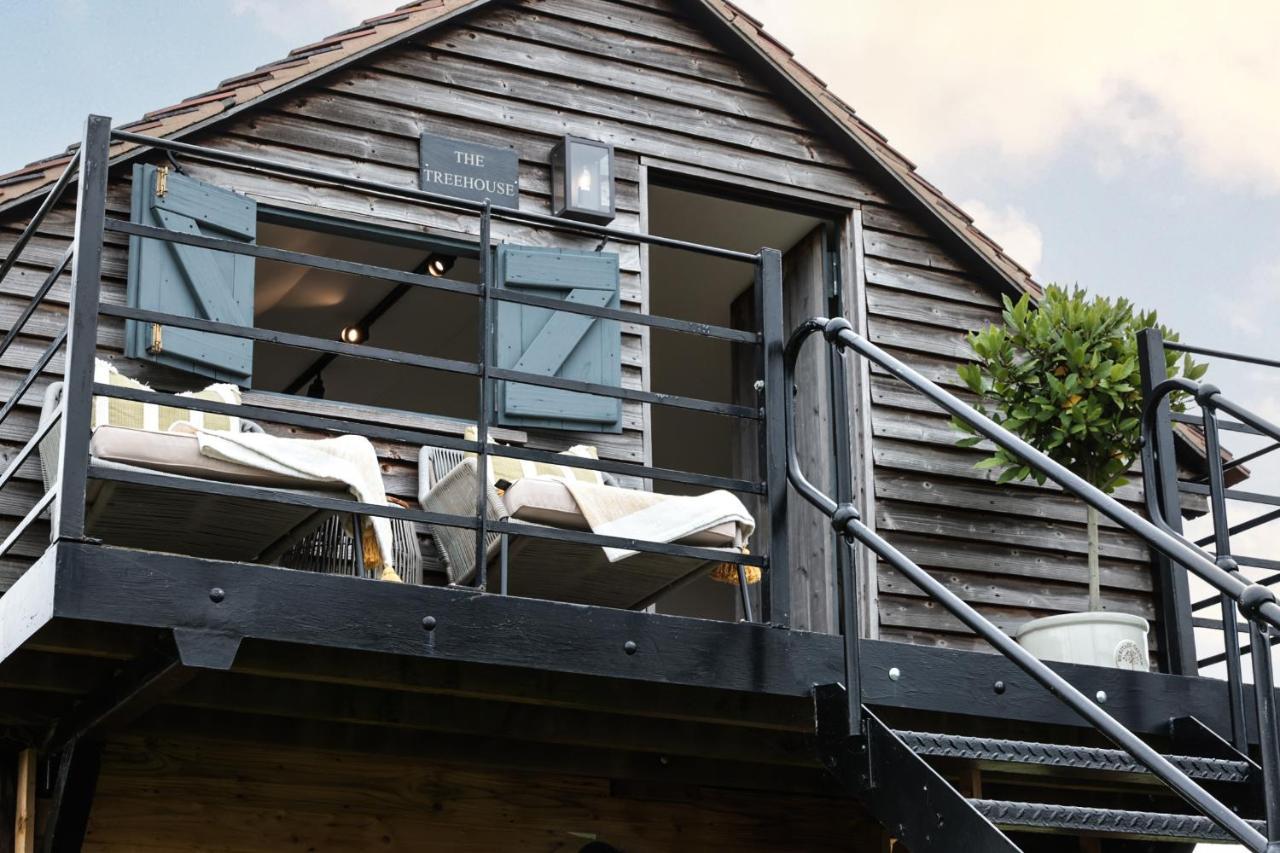 The Treehouse At Humblebee Hall Worcester Extérieur photo